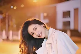 笑话：偶遇前男友和他新女友，我说了一句话，然后他俩当街打起来图片