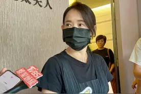 曾宝仪和初恋现身灵堂，同居19年未婚未育，男友头发都白了图片