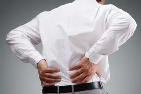 以为是脊椎病，其实可能是肾病，若出现6种表现，或许该做检查了图片