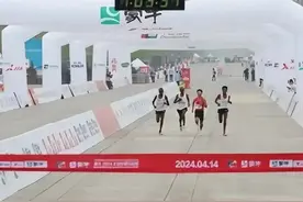 马拉松赛场疑云：中国选手夺冠引发公平性争议，选手故意让路？图片