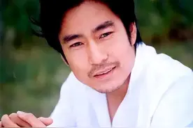 “影帝”成泰燊：曾是炼钢工，因演冯化成走红，戏外迎娶妻生一子图片