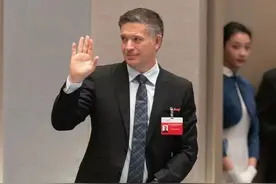 百威集团邓明潇为上海献言：打造标志性IP，擦亮上海城市名片图片