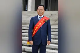 企业人物志-浙江绍兴浙江医药股份有限公司原董事长 李春波图片
