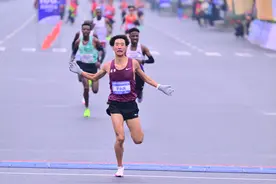“仁马”创造中国籍男子、境内男女子半马三项最好成绩！图片
