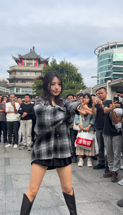 央媒终于对团播出手了！严打穿着暴露、动作擦边，查封近2千账号
