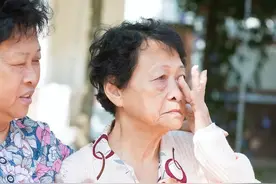 在医院体检时，与儿媳妇和亲家相遇，才明白儿媳终归真疼自己父母图片