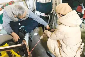 孤残老人轮椅损坏 西安桃园一坊社区多方求助修“好老伙计”图片