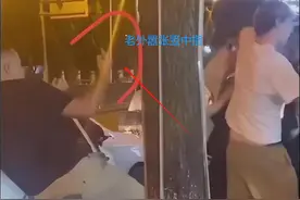 越闹越大！宁波外国人吃饭不付钱，用英文辱骂国人，小伙直接出手图片
