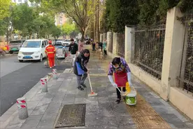 摊主和城管一起洗路？沌口街道探索共建共享的城市管理新模式图片
