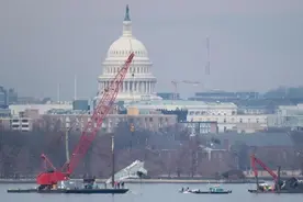 美国家运输安全委员会：华盛顿里根机场两条跑道使用时，建议禁飞直升机图片