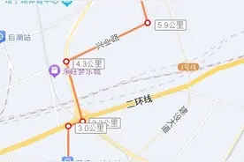 武汉首趟“AI智能”定制公交通学专线开始试运营，用于接送下晚自习的高三学生图片
