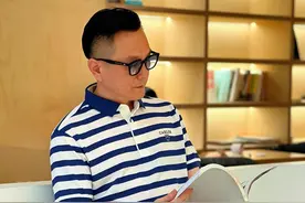 男人上了年纪穿T恤，尽量做到这“3穿3不穿”，才时尚减龄有气质图片