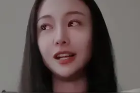 离谱！网红AKA爆料郑爽在美傍大款，知情人晒郑爽泳照，坚决否认图片