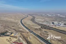 内蒙古24条重点公路主体建成图片