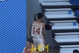 U16篮球赛一女教练连扇球员耳光，涉事女教练痛哭回应：我跟孩子关系不是大家想象中那样图片