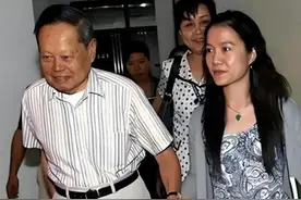 一个被窝睡不出两种人，翁帆照顾21年被群嘲，杨振宁也不无辜图片