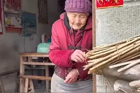 父亲走了2年，回家看望继母，离开时继母抹泪道别，我忍不住流泪图片