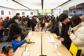 政府补贴、新春促销双重优惠，郑州数码产品销售火爆图片