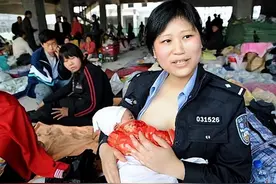 轰动一时的“警察妈妈”：汶川废墟中哺乳9婴，今已是公安副局长图片
