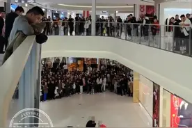 玻璃突然掉落！山东济宁一14岁女孩从商场4楼坠亡，多方回应图片