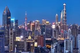 为什么广东人和四川人可以讲方言，而上海人讲方言就被认为排外？图片