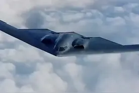 美国B-2隐形战略轰炸机突袭也门胡塞武装：有一种失败叫空袭图片