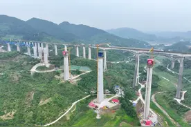 50层楼高的桥墩封顶 渝万高铁列车今后能在空中“飞”？图片