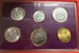 1992年硬币大全套拍出二十万天价 揭开家中“时光宝藏”的神秘面纱图片