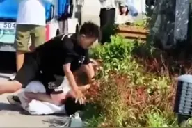 云南一女子在景区头戴日本头巾，被男游客当场暴揍，网友评论沸腾图片