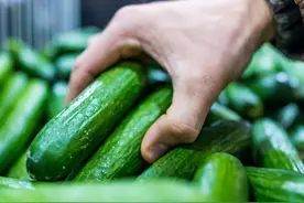 29岁男子天天都要啃黄瓜，吃了快半年！去医院检查后身体如何了？图片