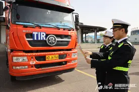 新疆首次实现伊宁—阿拉木图TIR运输双向联通图片