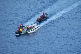 仁爱礁大败后，菲不死心还要闯礁补给，我万吨海警船就位随时驱离图片
