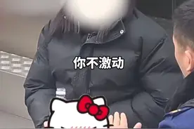 四川成都 一女生骑车路途中突发哮喘图片
