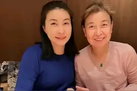 郭晶晶妈妈罕露面！身姿挺拔气质不输亲家，长期住在霍家帮忙带娃图片