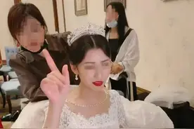 上海出轨女老师更多美照曝光，高中恋情被扒，耽误班长男友前程!图片