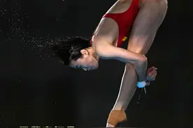 “水花消失术”再次拿捏！全红婵夺得跳水女子10米台金牌 陈芋汐摘银图片