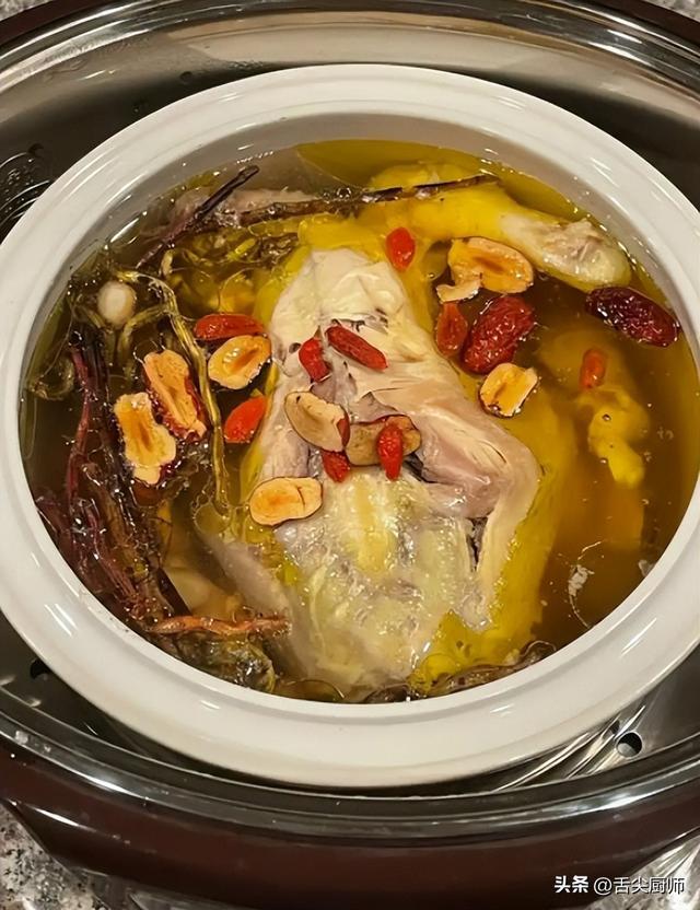 瑶柱花胶乌鸡核桃榴莲汤 2026年花胶乌鸡瑶柱可以煲汤吗