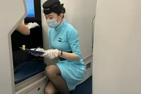 醉人双腿的魔法！深入剖析空姐为何穿丝袜，绝对颠覆你的认知！图片