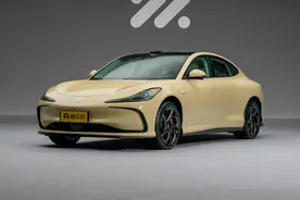新车 | 能否“打”过小米SU7？搭载800伏技术，智己L6静态实拍图片