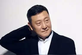 苦追“蒙古花”王燕2年，39岁终于娶到小16岁娇妻，如今生活怎样图片