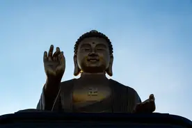 千万不要在佛像面前乱说话，小心受到惩罚！别不信，我亲眼所见！图片