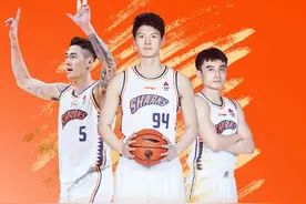 王哲林重伤！直接扶上救护车！他在更衣室崩溃痛哭图片