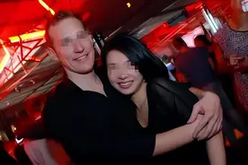 江西女硕士嫁洋人丈夫，只因一言竟遭五刀夺命，儿子全程目睹图片