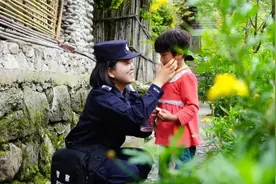 72年里，她是第一个申请留下的女警图片