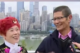 “71岁老人疯狂追爱”被嘲：人老了还渴望爱情，有错吗？图片