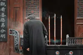 烧香为何一定是三根？每根分别代表什么？传统文化我们不得不知图片