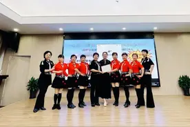 泾彩能人陆林娣：传播水兵舞的活力图片