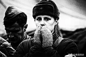 1941年，一个美丽的女兵遭到德军污辱，队长用最狠的方式报仇图片