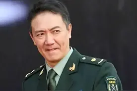 “抛妻弃子”李幼斌，把爱给了二婚家庭，亲儿子与他为敌37岁不婚图片