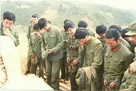 老山回忆：战友尸体装了几个脸盆，后才知装的是正师级首长独生子图片